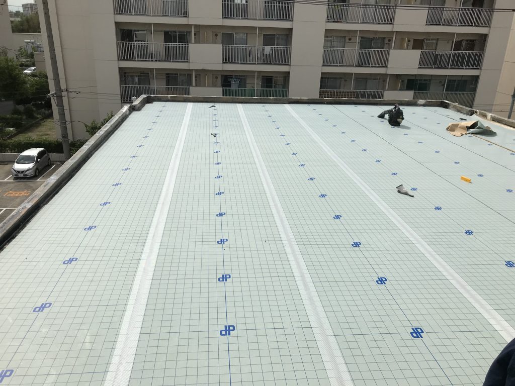 ゴムシート防水からウレタン防水通気工法