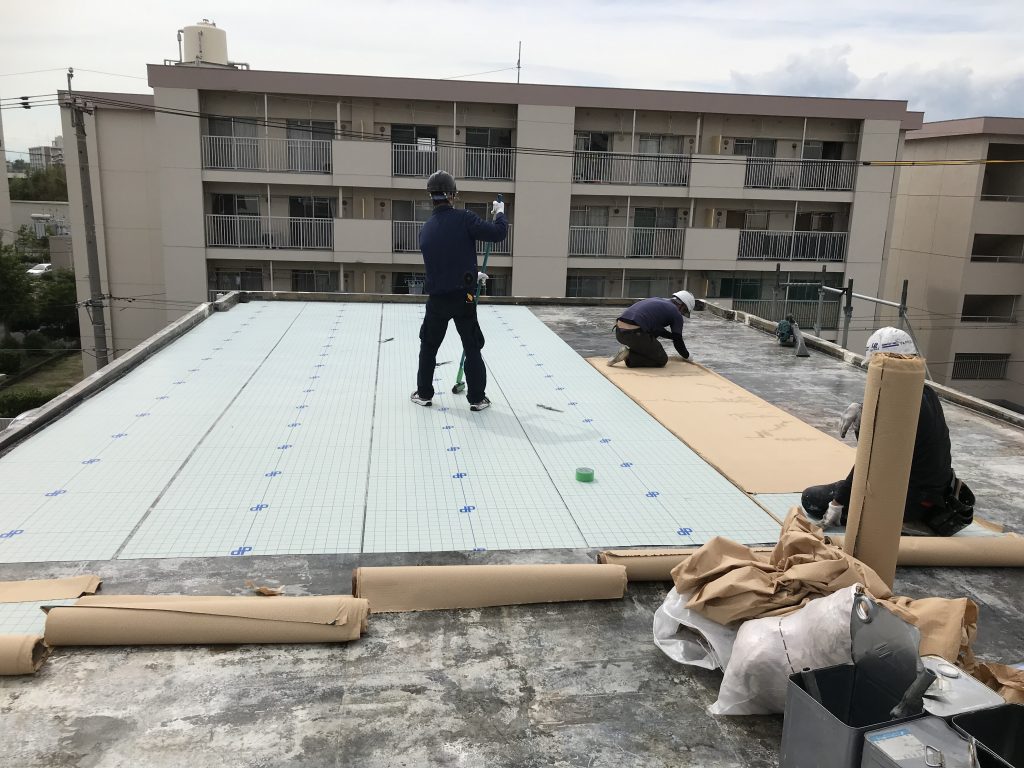 ゴムシート防水からウレタン防水通気工法