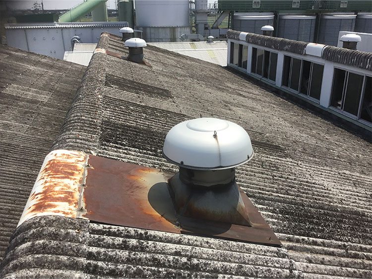 夏は暑すぎて、雨漏りもする・・・(Before)